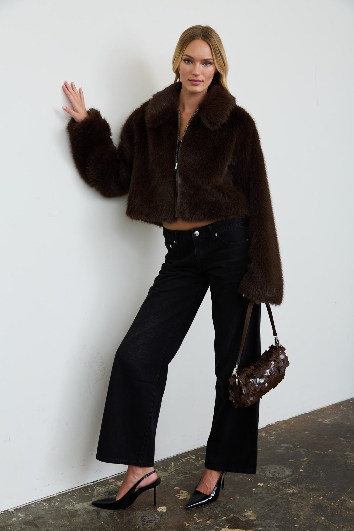 Cropped Faux Fur Zip-up Collared Jacket