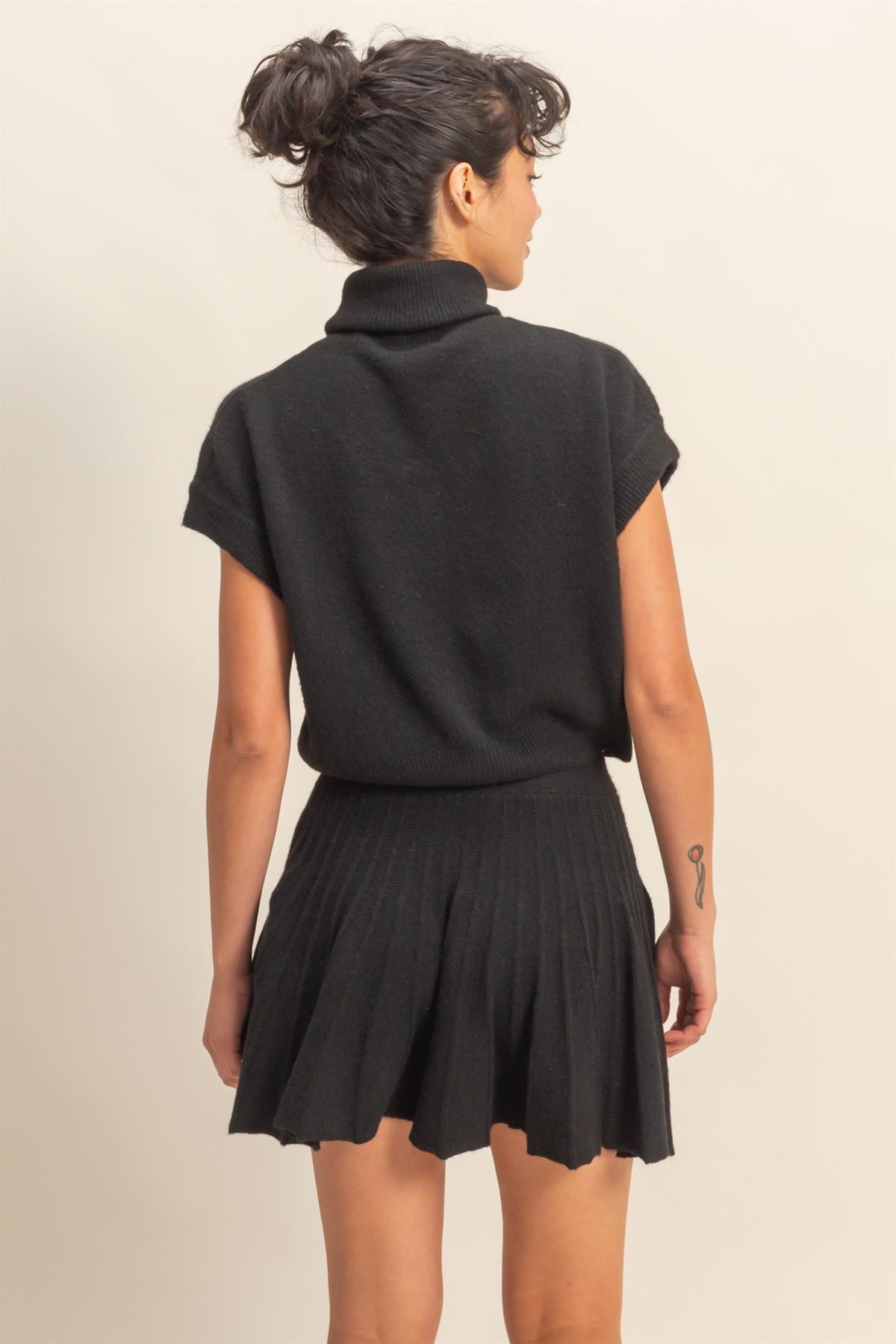 2pc set-Sweater Turtleneck Crop Top & Pleated Skirt