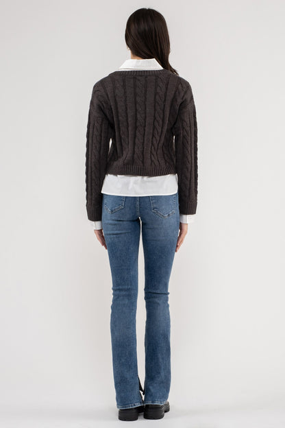 suéter corto con cuello en V y apariencia de capas