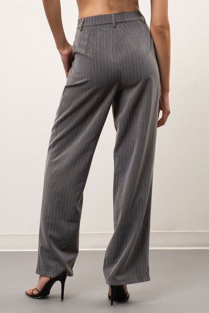 pantalones anchos con cintura alta y raya diplomática