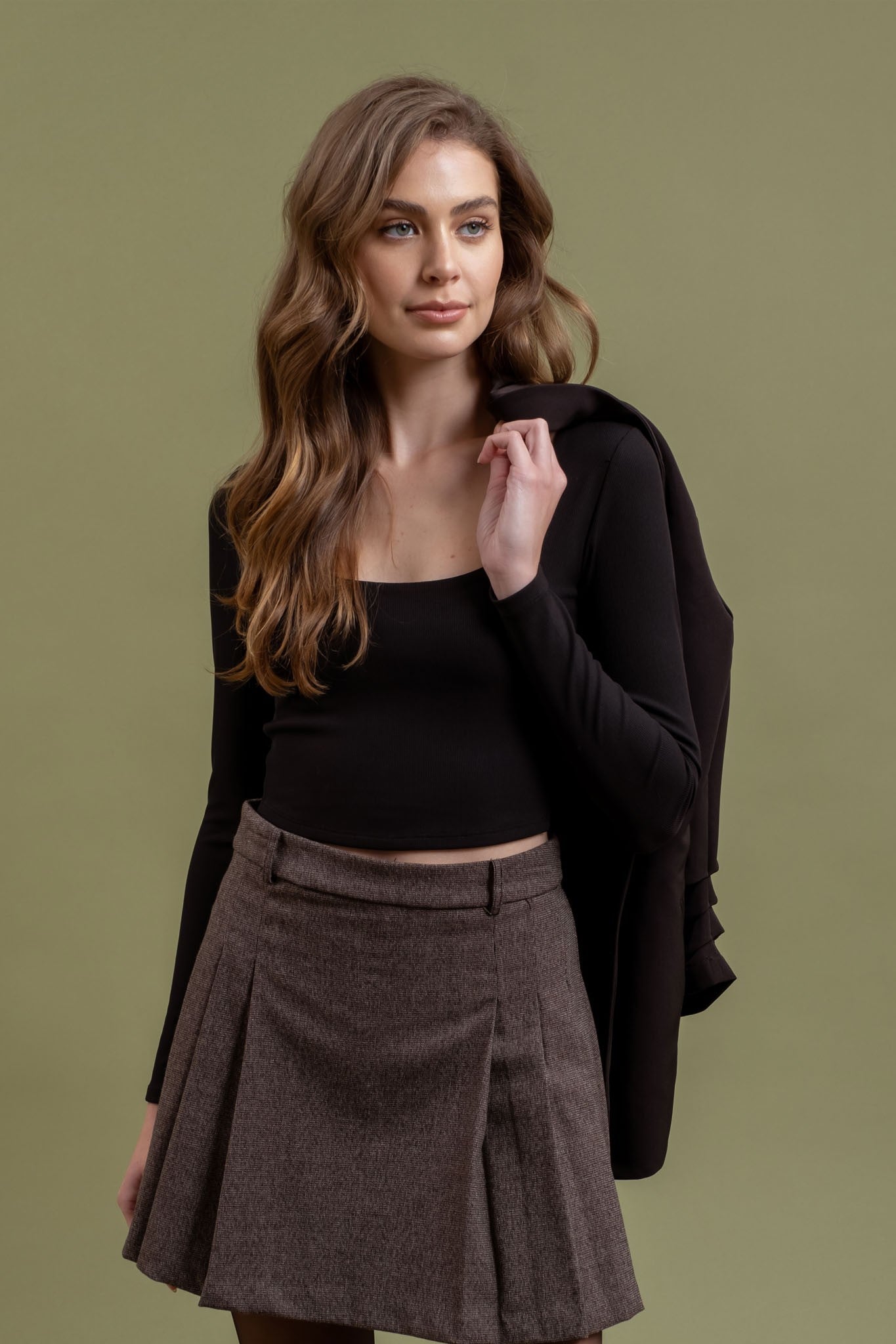 scoop neck long sleeve crop top