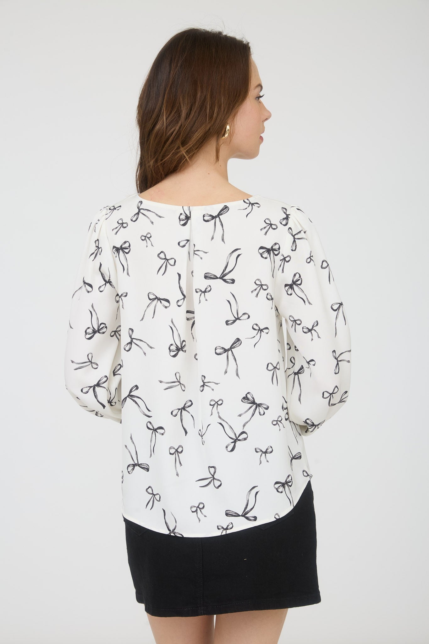 Bow Pattern Round Neck Long Sleeve Blouse
