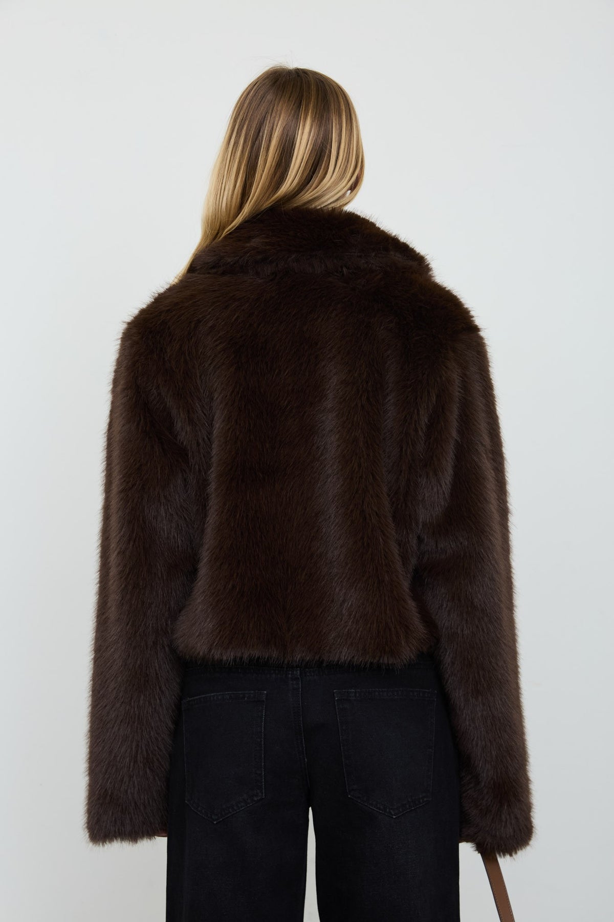 Cropped Faux Fur Zip-up Collared Jacket