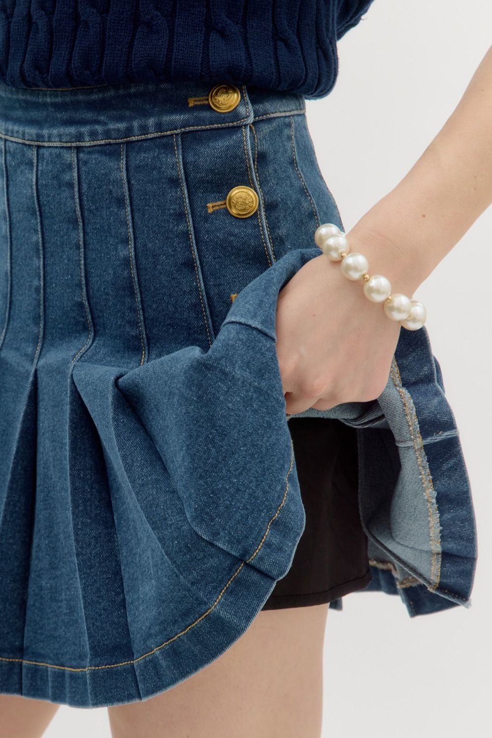 gold button pleated denim skirt