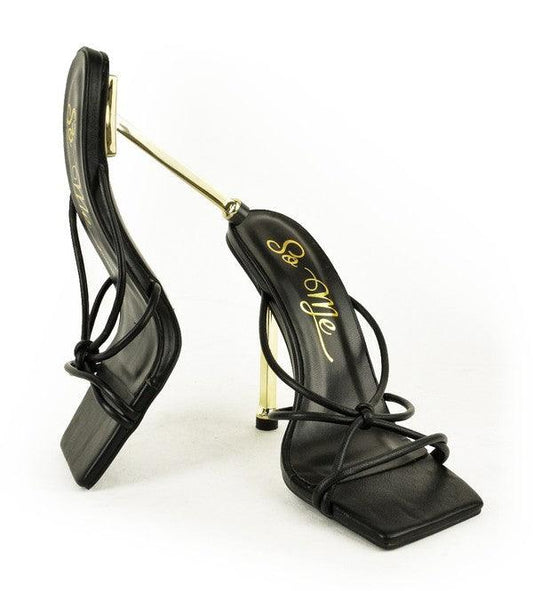 Criss cross strapped high heel sandal - alomfejto